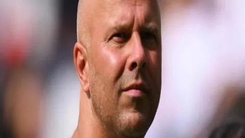 上海海港B队4-1胜上海赛更达，温钧翔、李圣龙进球